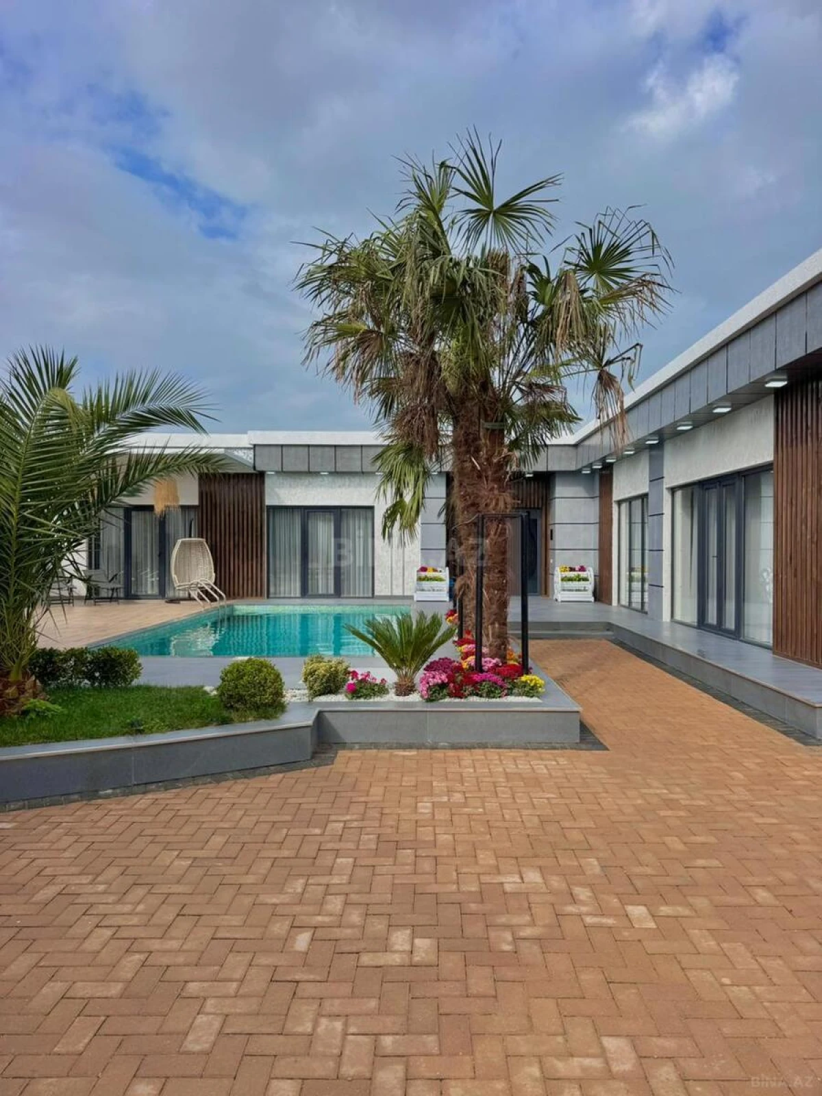 Satılır 5 otaqlı həyət evi 220 m²