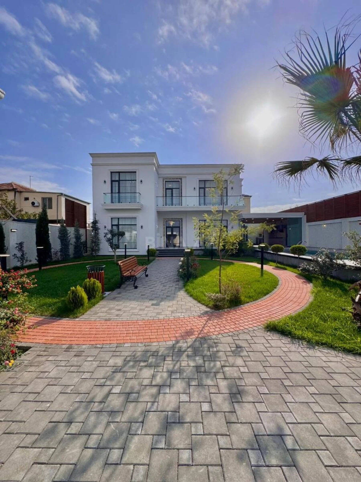 Satılır 6 otaqlı həyət evi 350 m²