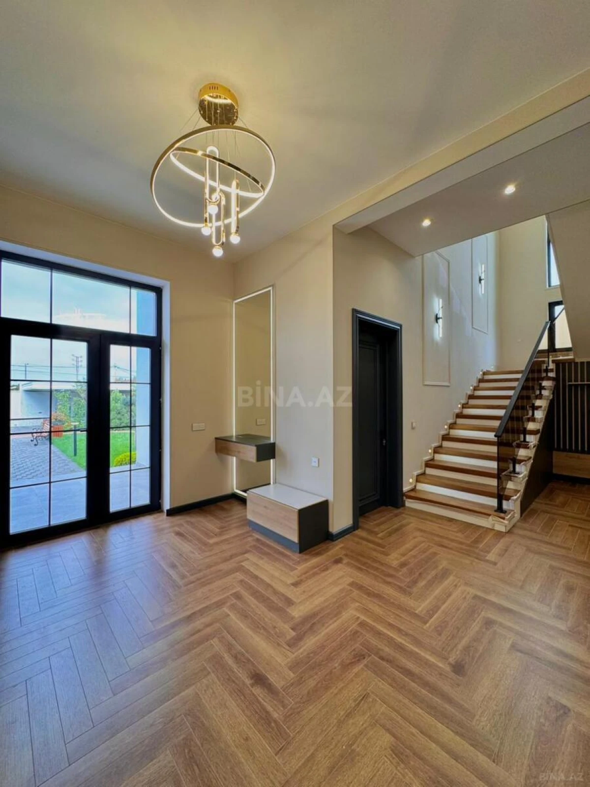 Satılır 6 otaqlı həyət evi 350 m²