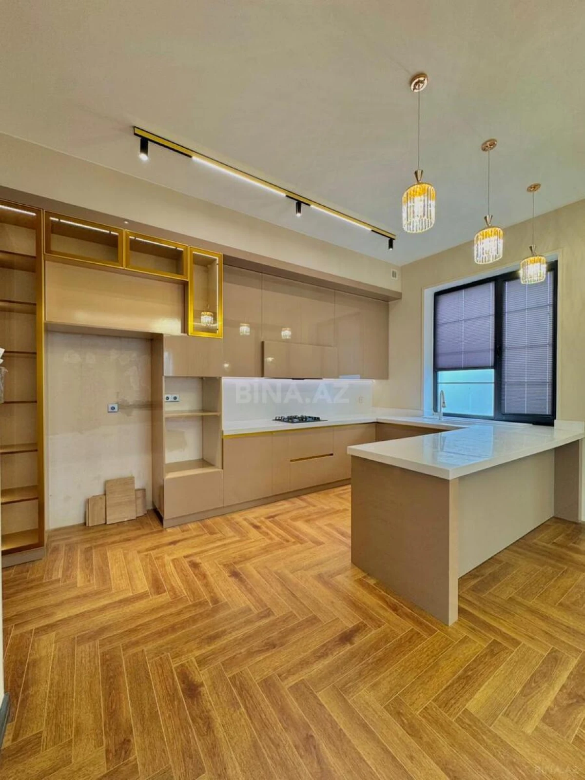 Satılır 6 otaqlı həyət evi 350 m²