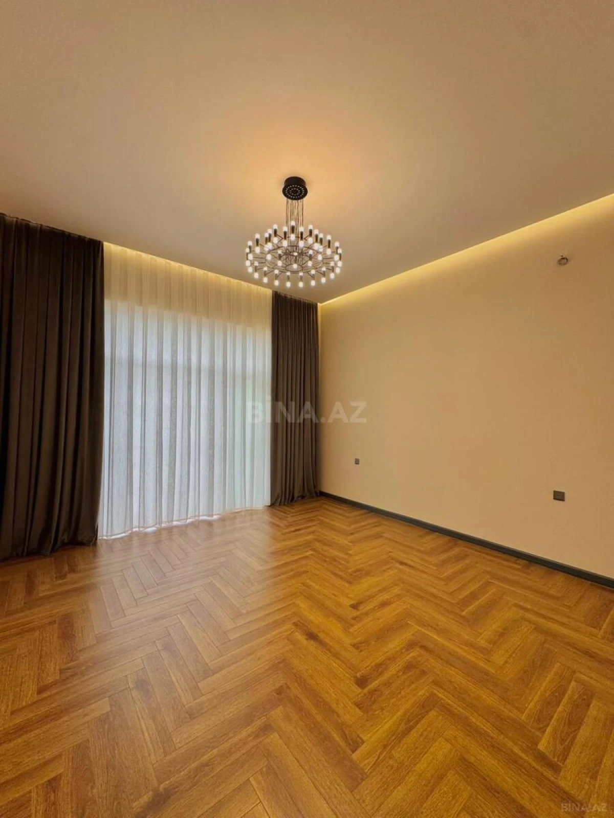 Satılır 6 otaqlı həyət evi 350 m²