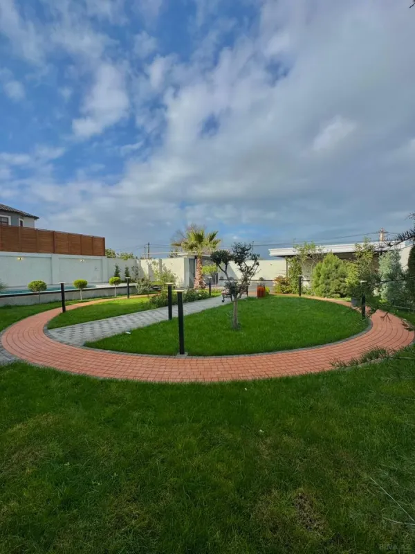 Satılır 6 otaqlı həyət evi 350 m²