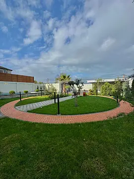 Satılır 6 otaqlı həyət evi 350 m²