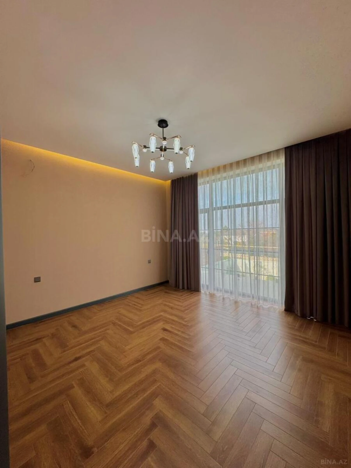 Satılır 6 otaqlı həyət evi 350 m²