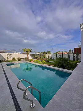 Satılır 6 otaqlı həyət evi 350 m²