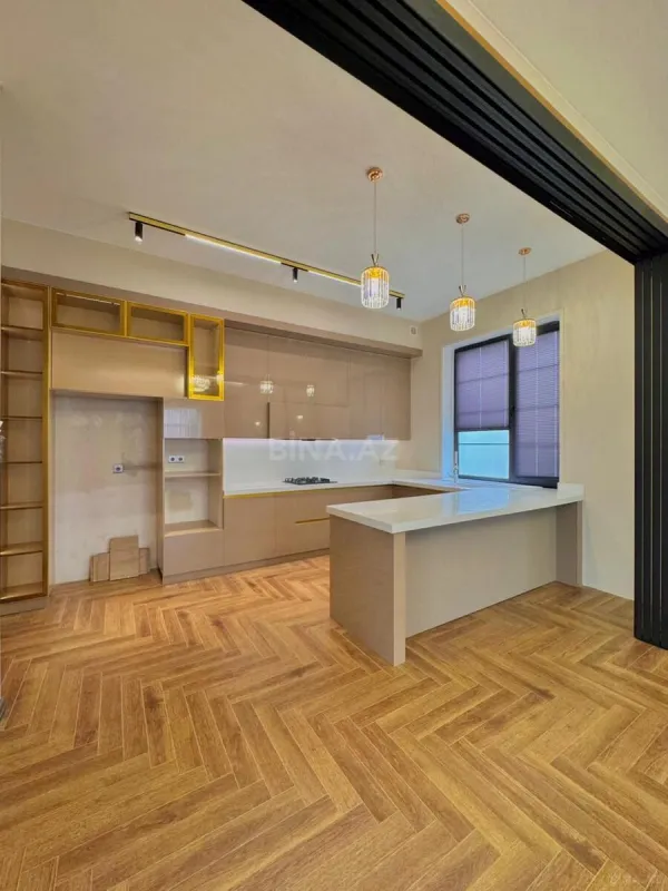 Satılır 6 otaqlı həyət evi 350 m²