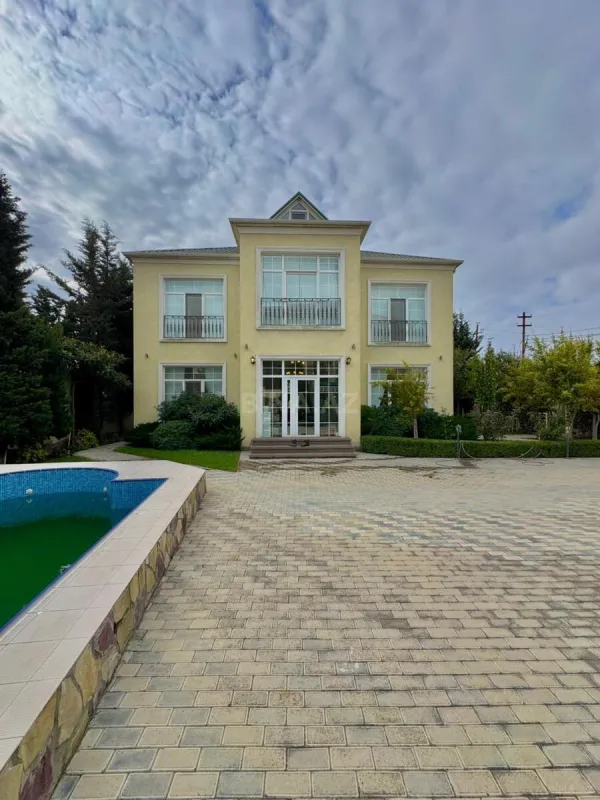 Satılır 5 otaqlı həyət evi 220 m²