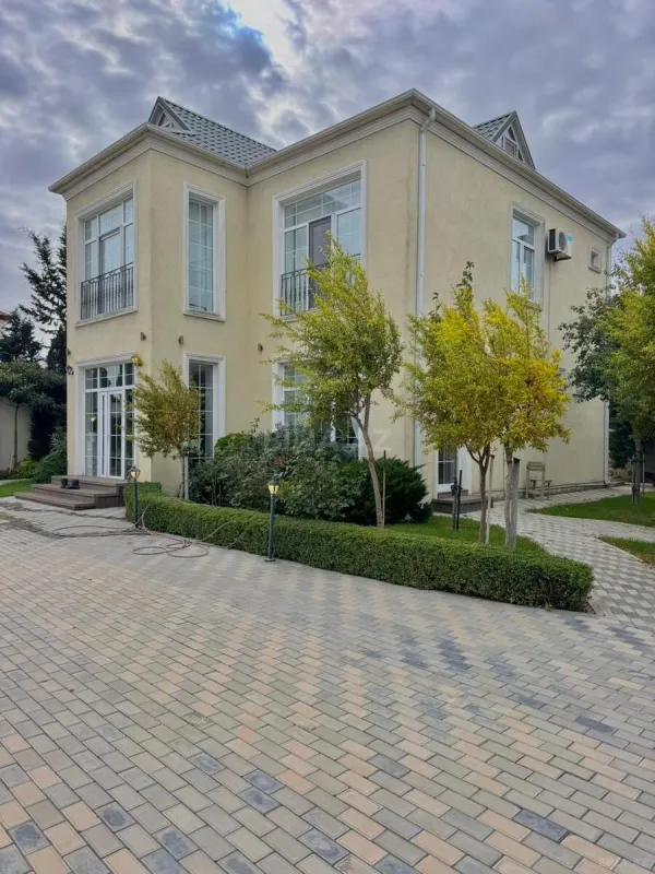 Satılır 5 otaqlı həyət evi 220 m²