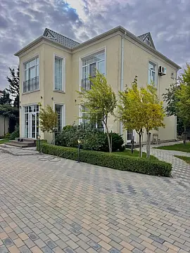 Satılır 5 otaqlı həyət evi 220 m²