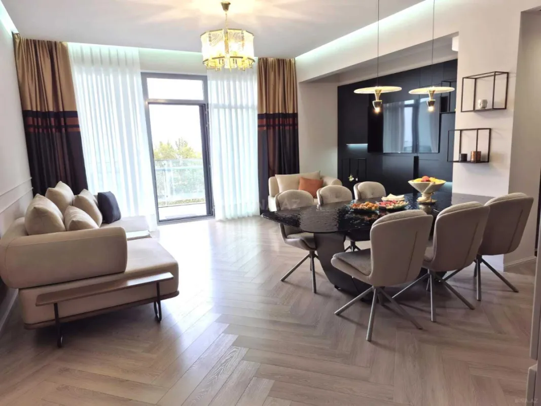 Kirayə verilir 2 otaqlı mənzil 105 m²