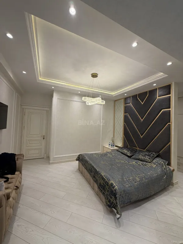Satılır 3 otaqlı mənzil 135 m²