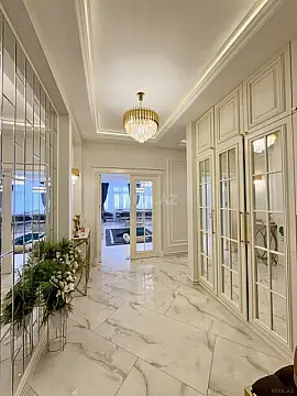 Satılır 3 otaqlı mənzil 135 m²