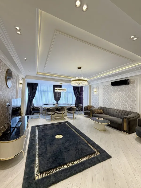 Satılır 3 otaqlı mənzil 135 m²
