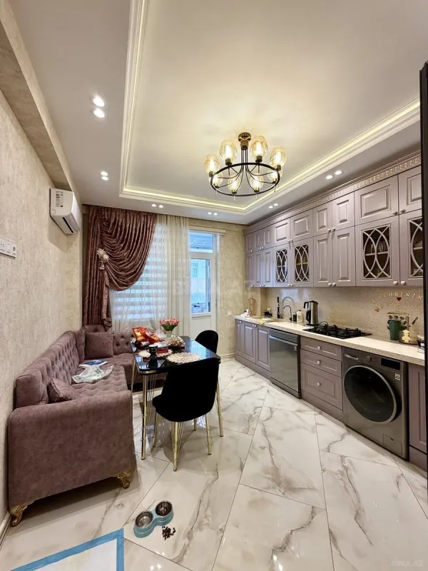 Satılır 3 otaqlı mənzil 135 m²