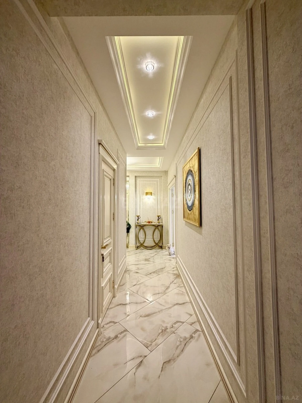 Satılır 3 otaqlı mənzil 135 m²