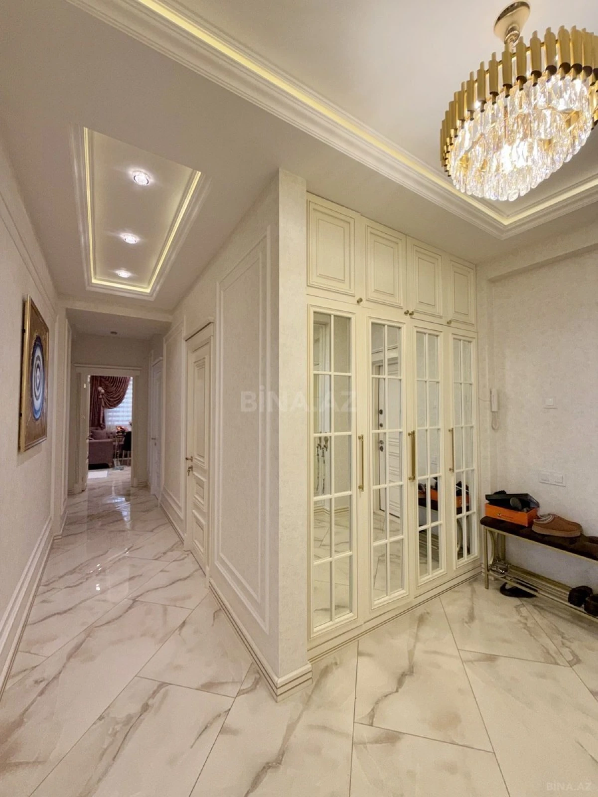 Satılır 3 otaqlı mənzil 135 m²