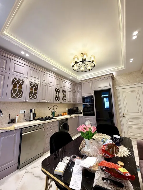 Satılır 3 otaqlı mənzil 135 m²