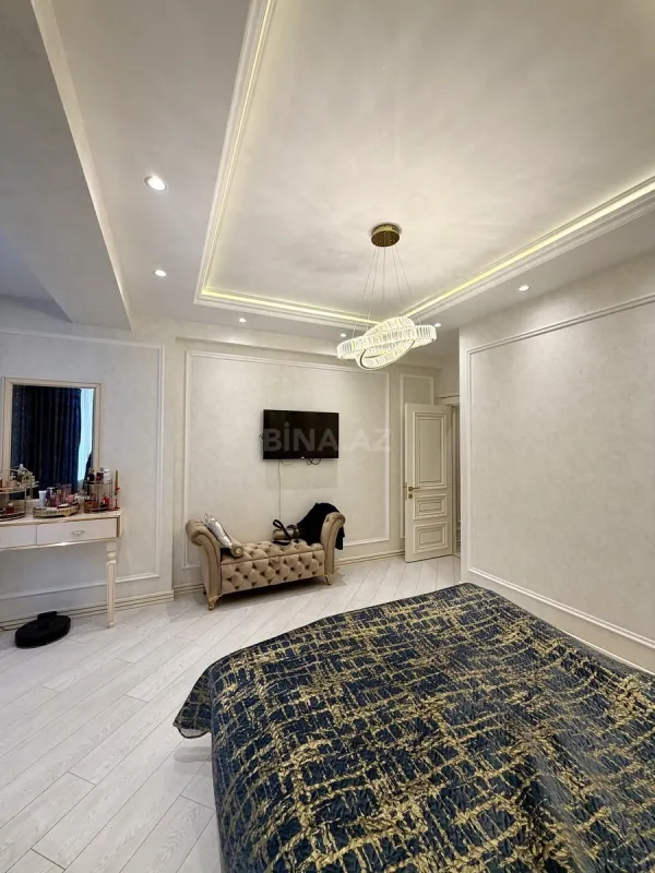 Satılır 3 otaqlı mənzil 135 m²