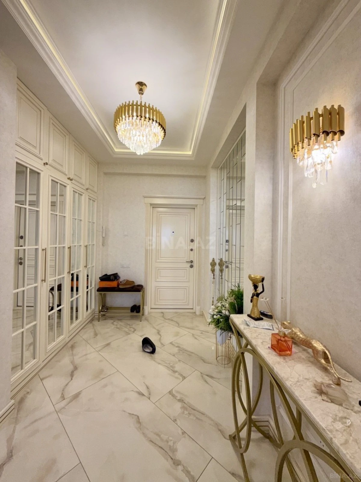 Satılır 3 otaqlı mənzil 135 m²