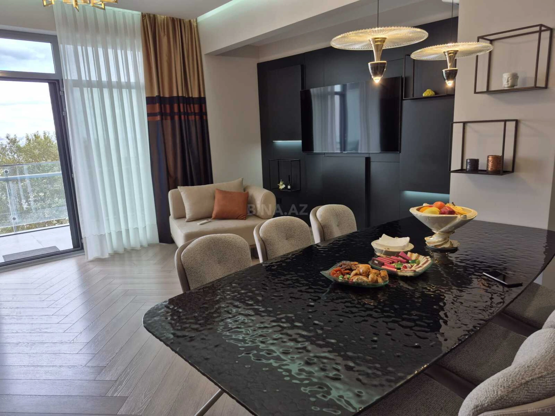Kirayə verilir 2 otaqlı mənzil 104 m²