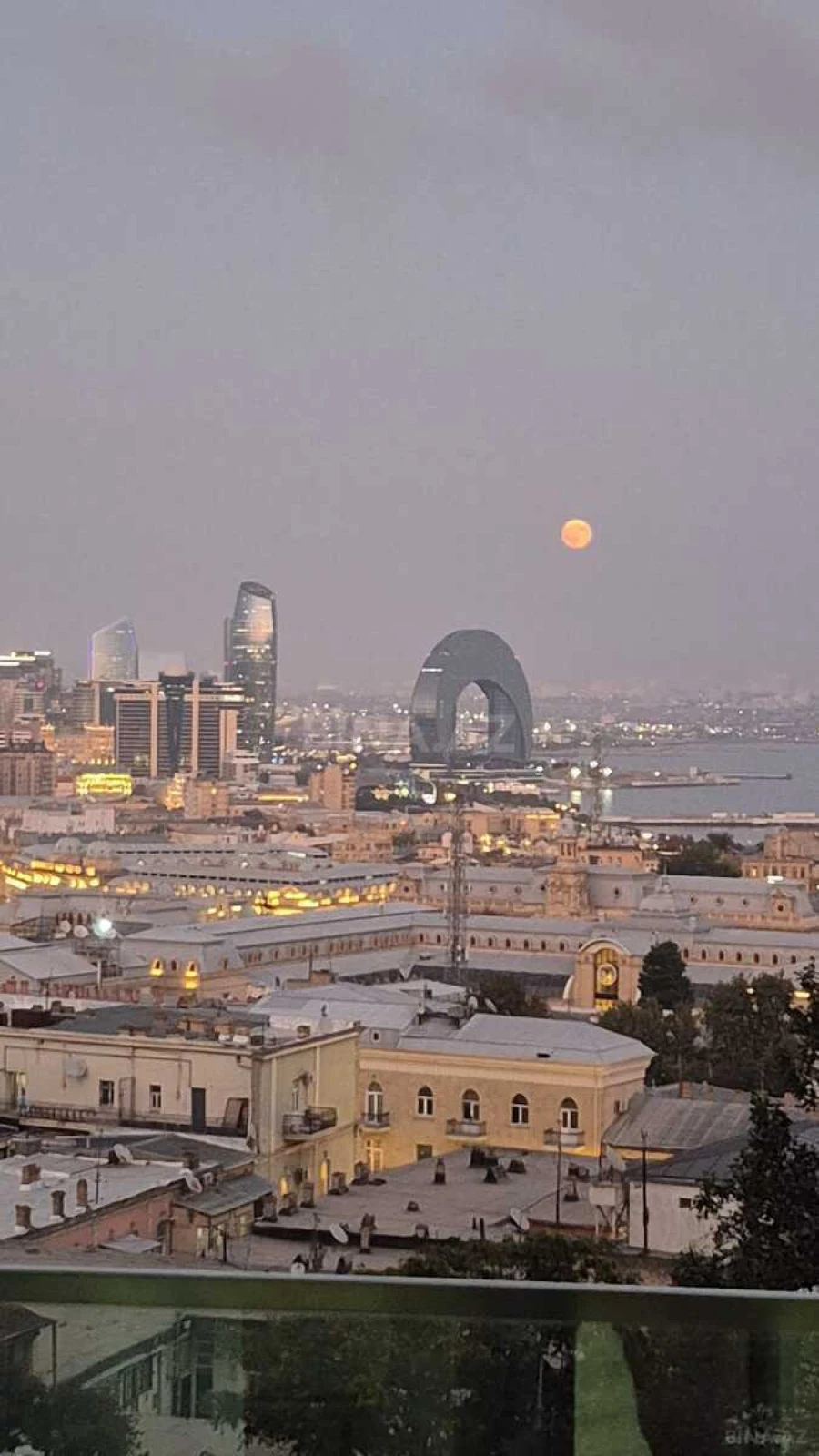 Kirayə verilir 2 otaqlı mənzil 104 m²