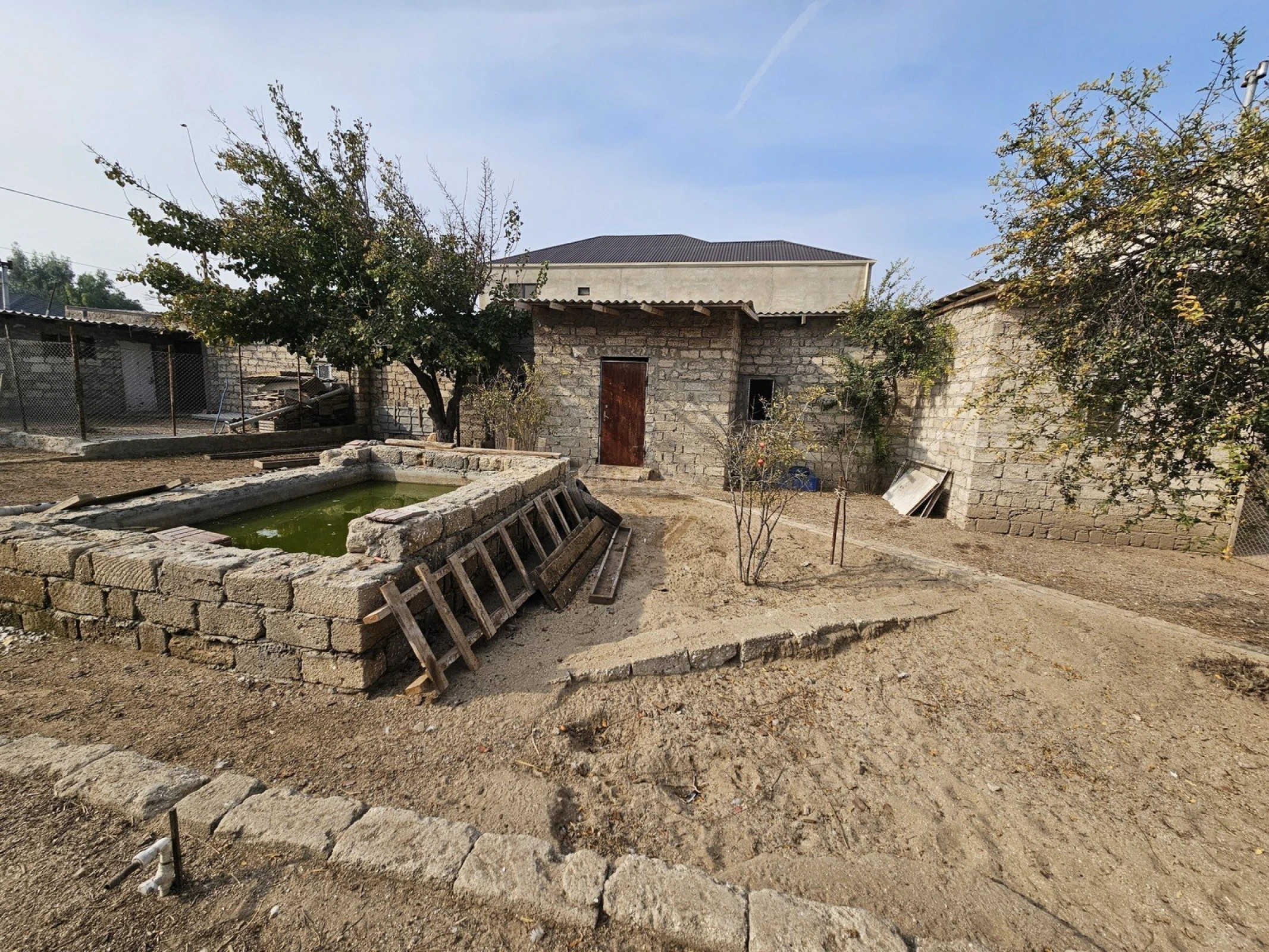 Satılır 6 otaqlı həyət evi 200 m²