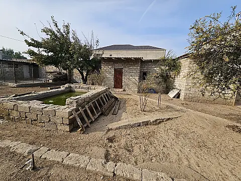 Satılır 6 otaqlı həyət evi 200 m²