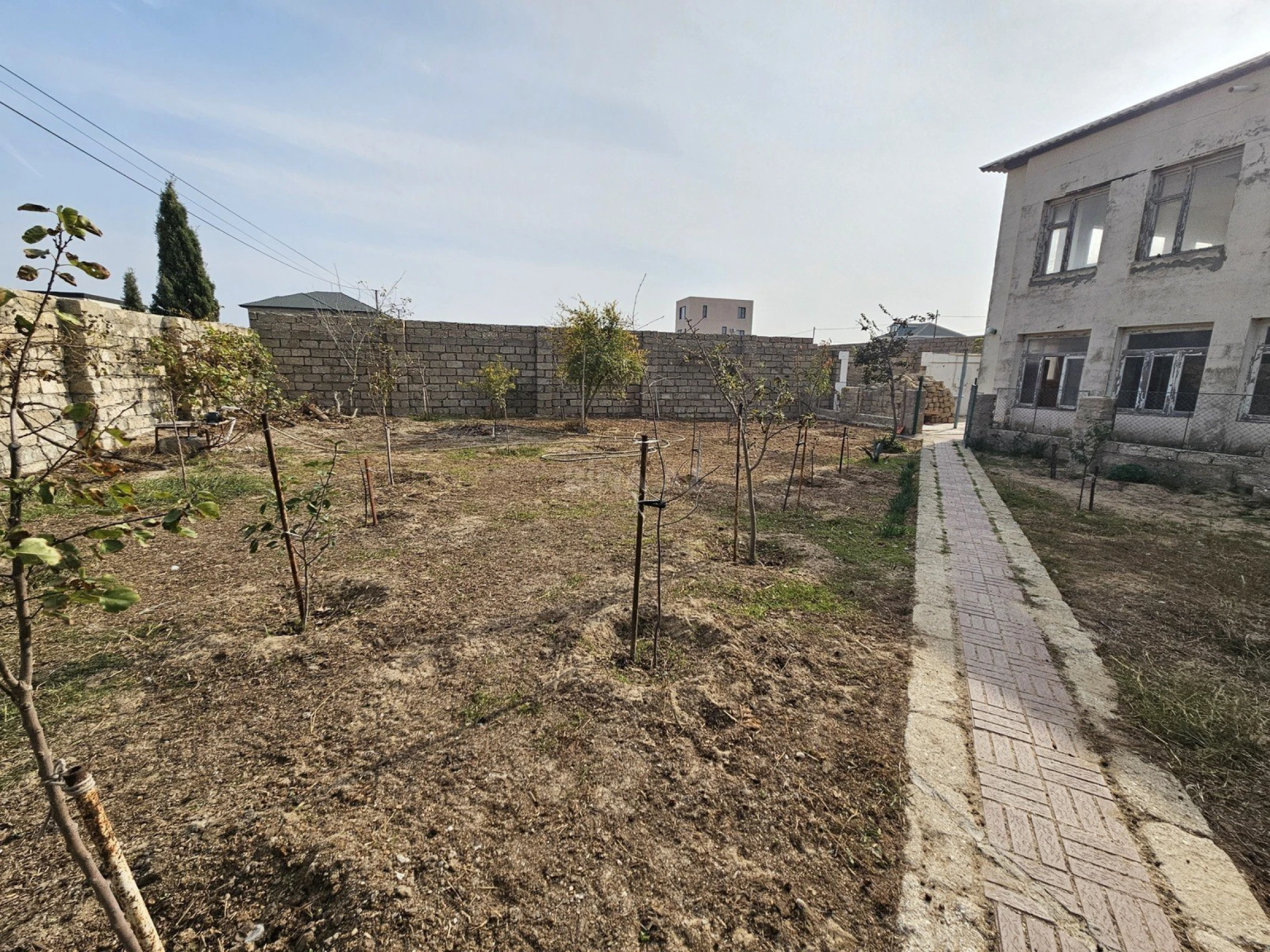 Satılır 6 otaqlı həyət evi 200 m²