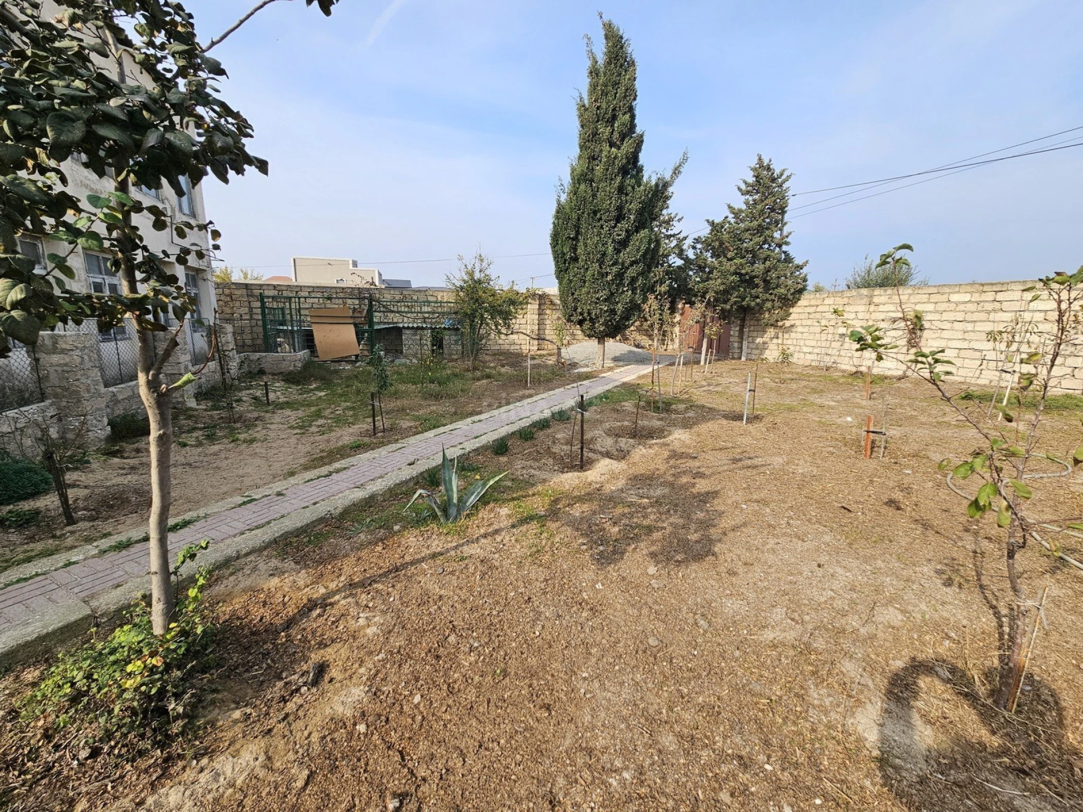 Satılır 6 otaqlı həyət evi 200 m²