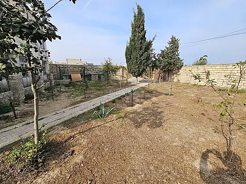 Satılır 6 otaqlı həyət evi 200 m²