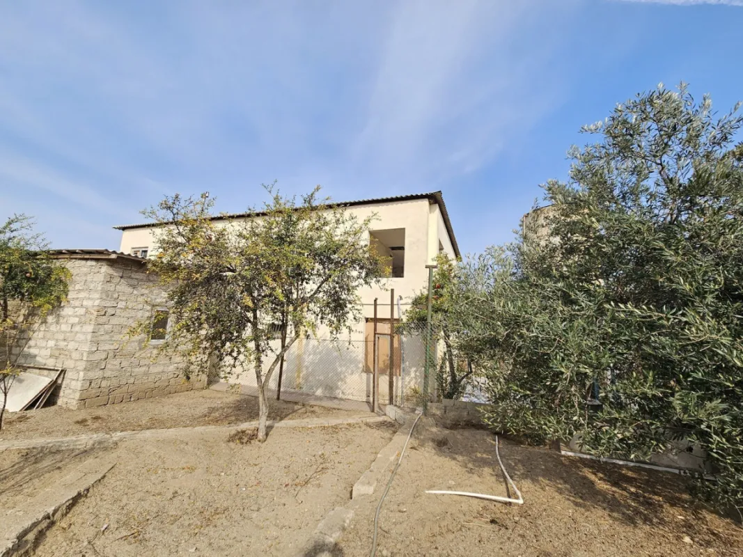 Satılır 6 otaqlı həyət evi 200 m²