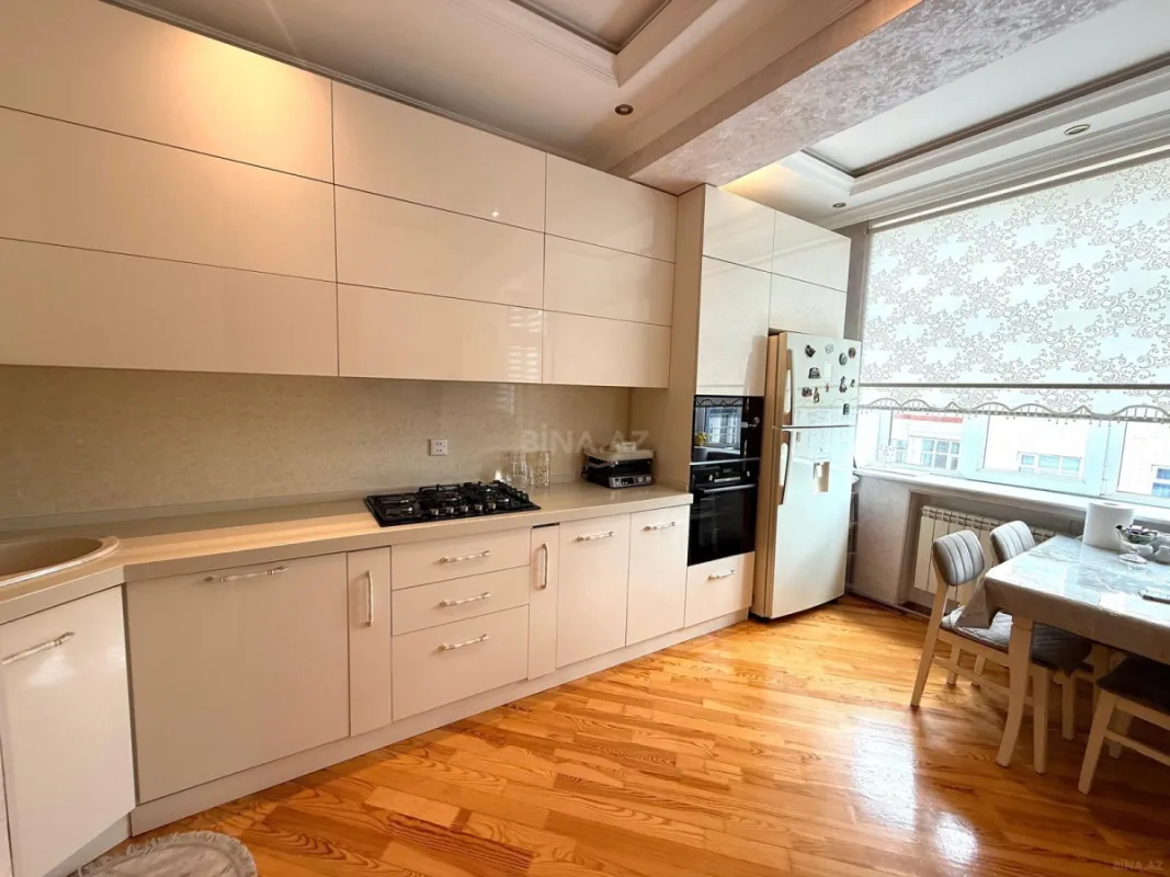 Satılır 3 otaqlı mənzil 154 m²