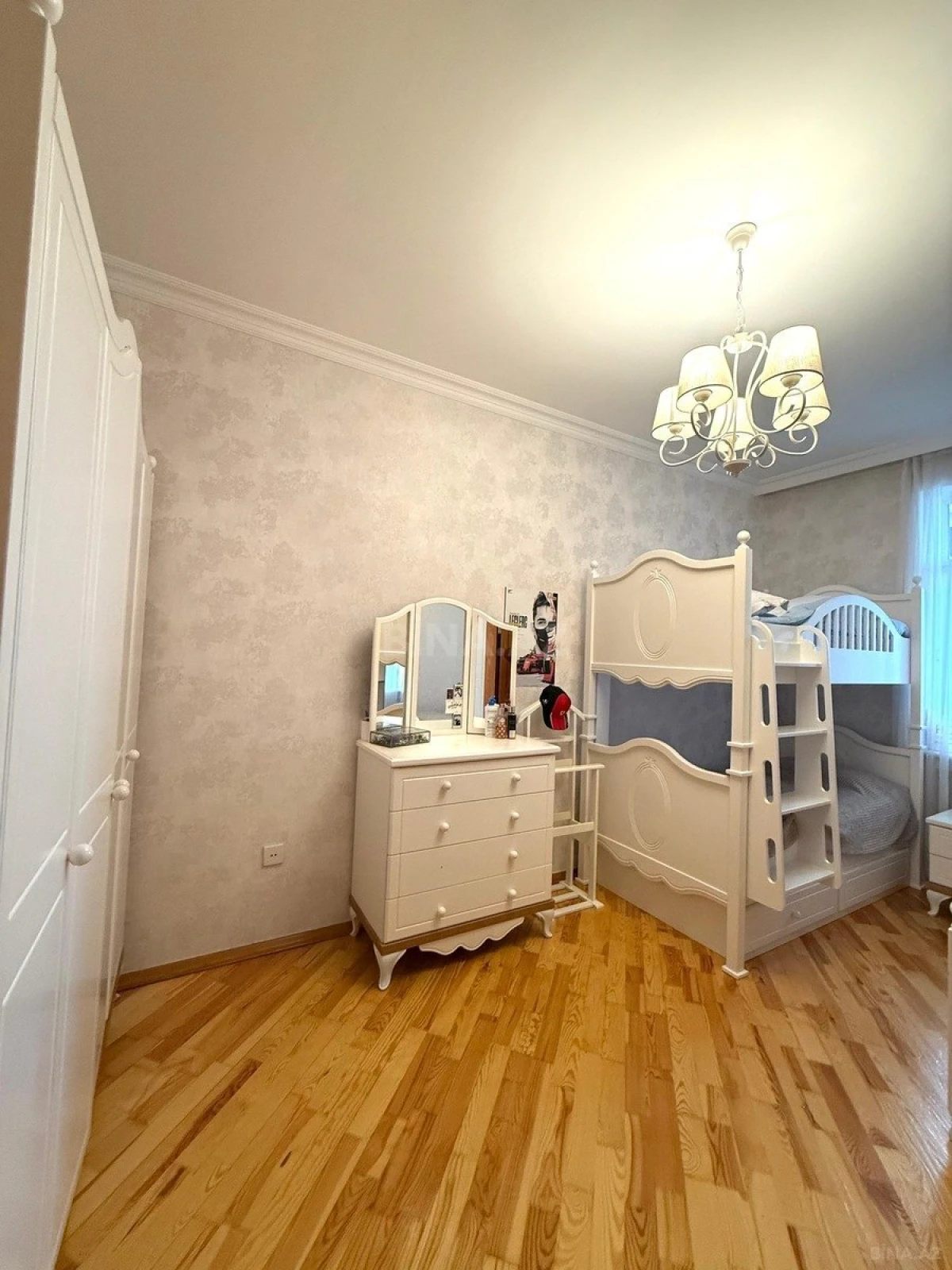 Satılır 3 otaqlı mənzil 154 m²