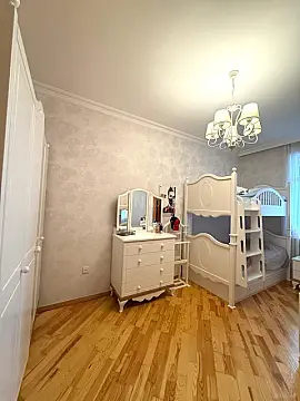 Satılır 3 otaqlı mənzil 154 m²