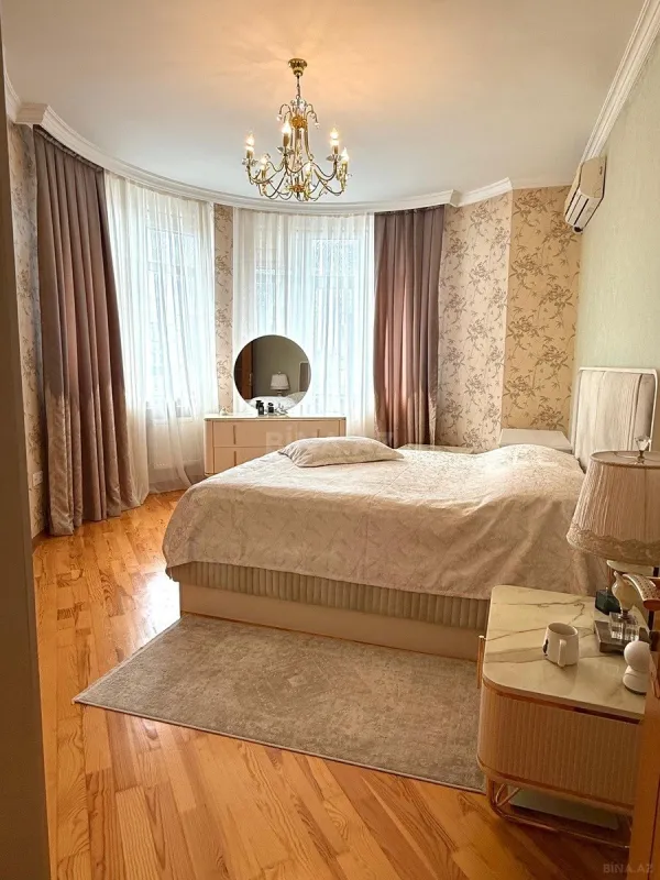 Satılır 3 otaqlı mənzil 154 m²