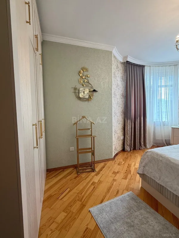 Satılır 3 otaqlı mənzil 154 m²