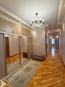 Satılır 3 otaqlı mənzil 154 m²