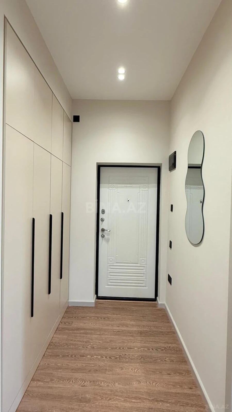 Satılır 2 otaqlı mənzil 61 m²