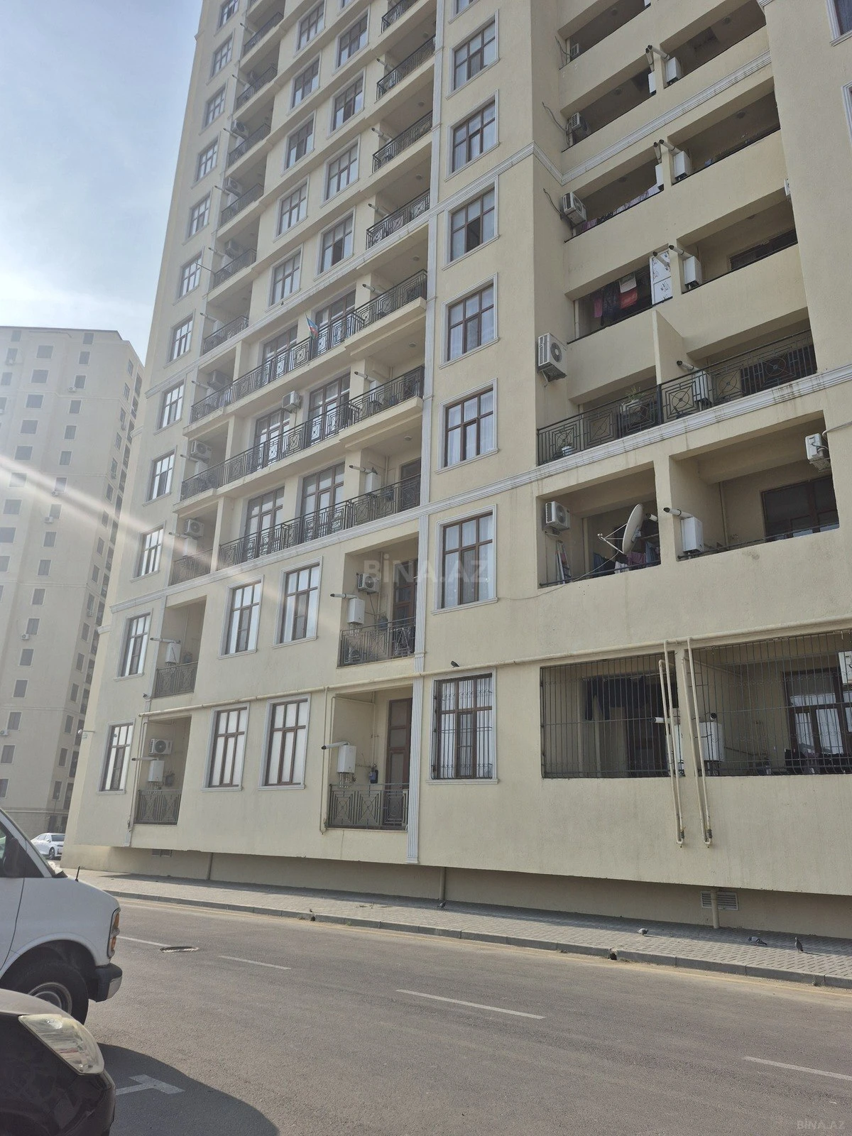 Satılır 2 otaqlı mənzil 83 m²