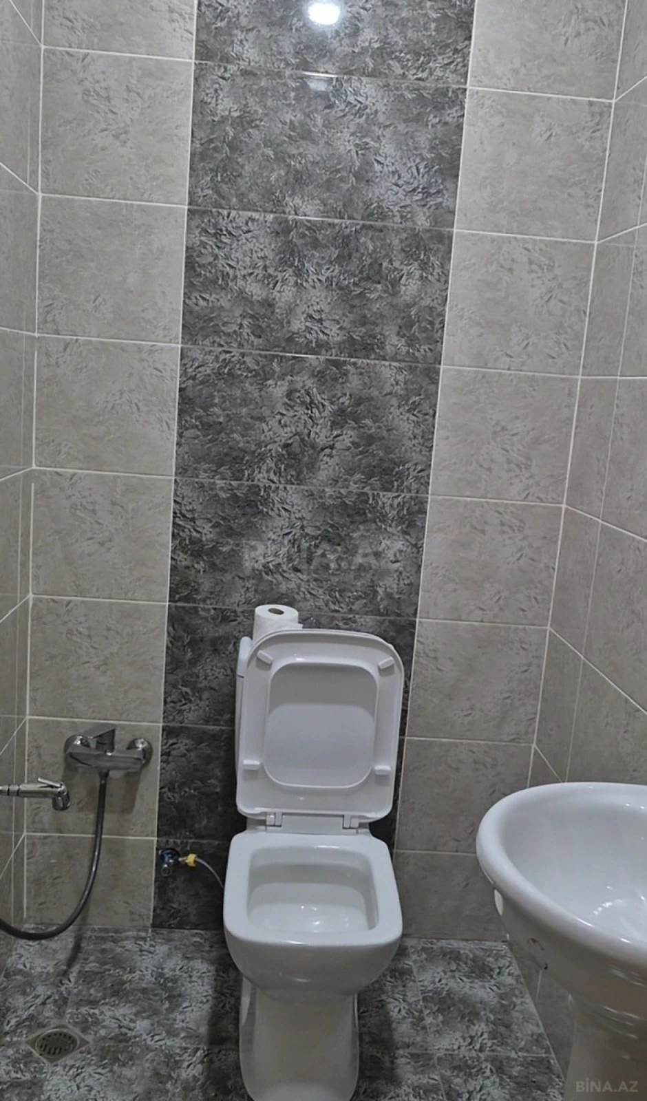 Satılır 2 otaqlı mənzil 83 m²