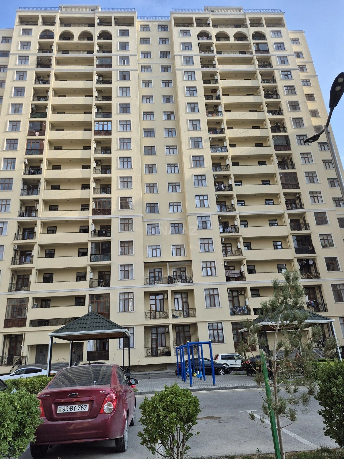 Satılır 2 otaqlı mənzil 83 m²