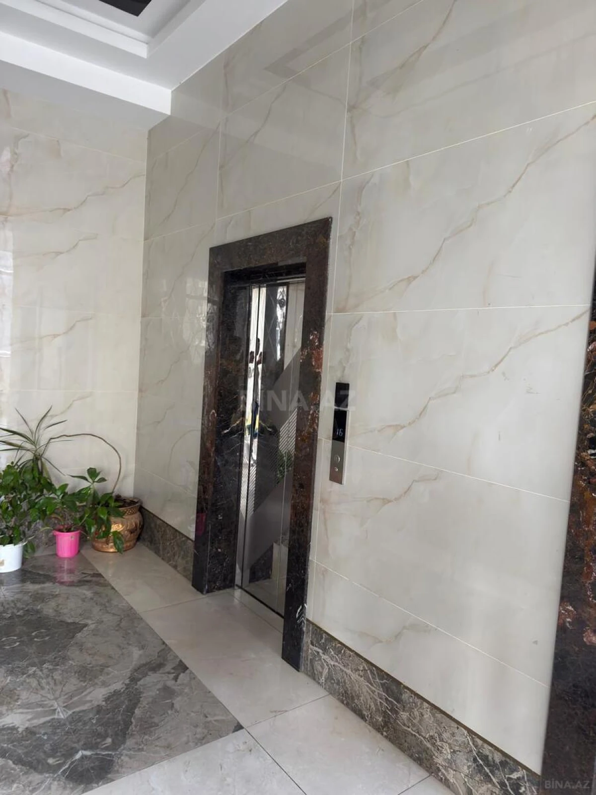 Satılır 3 otaqlı mənzil 140 m²