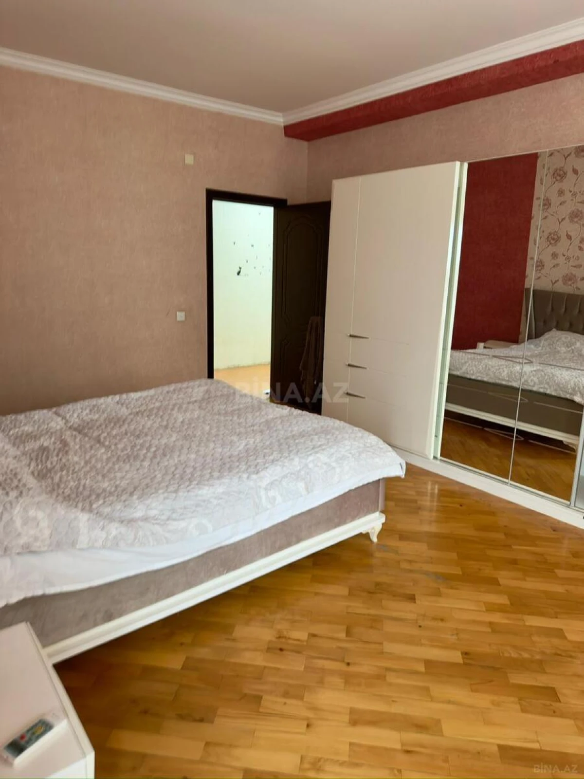 Satılır 3 otaqlı mənzil 140 m²