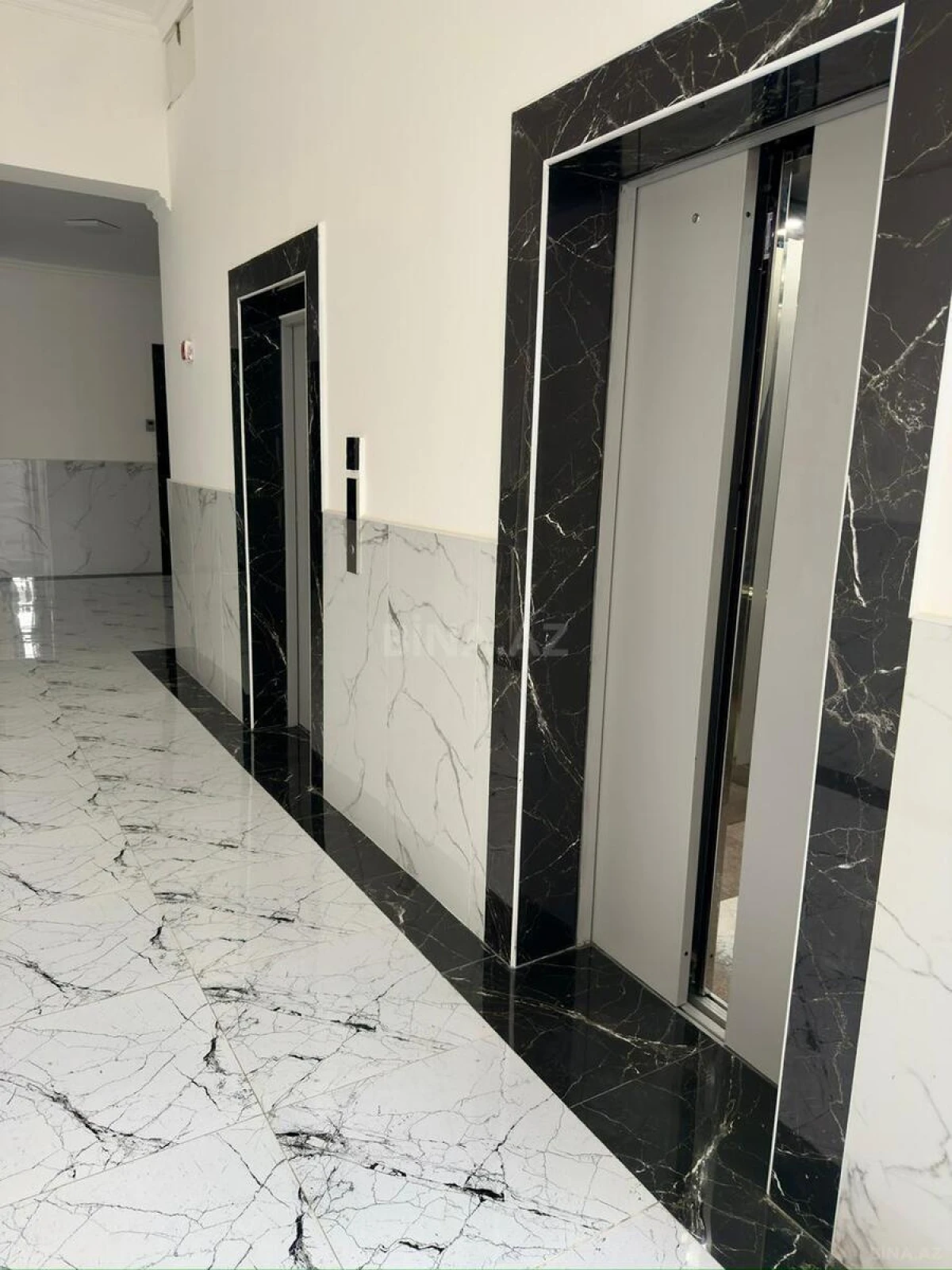 Satılır 3 otaqlı mənzil 140 m²