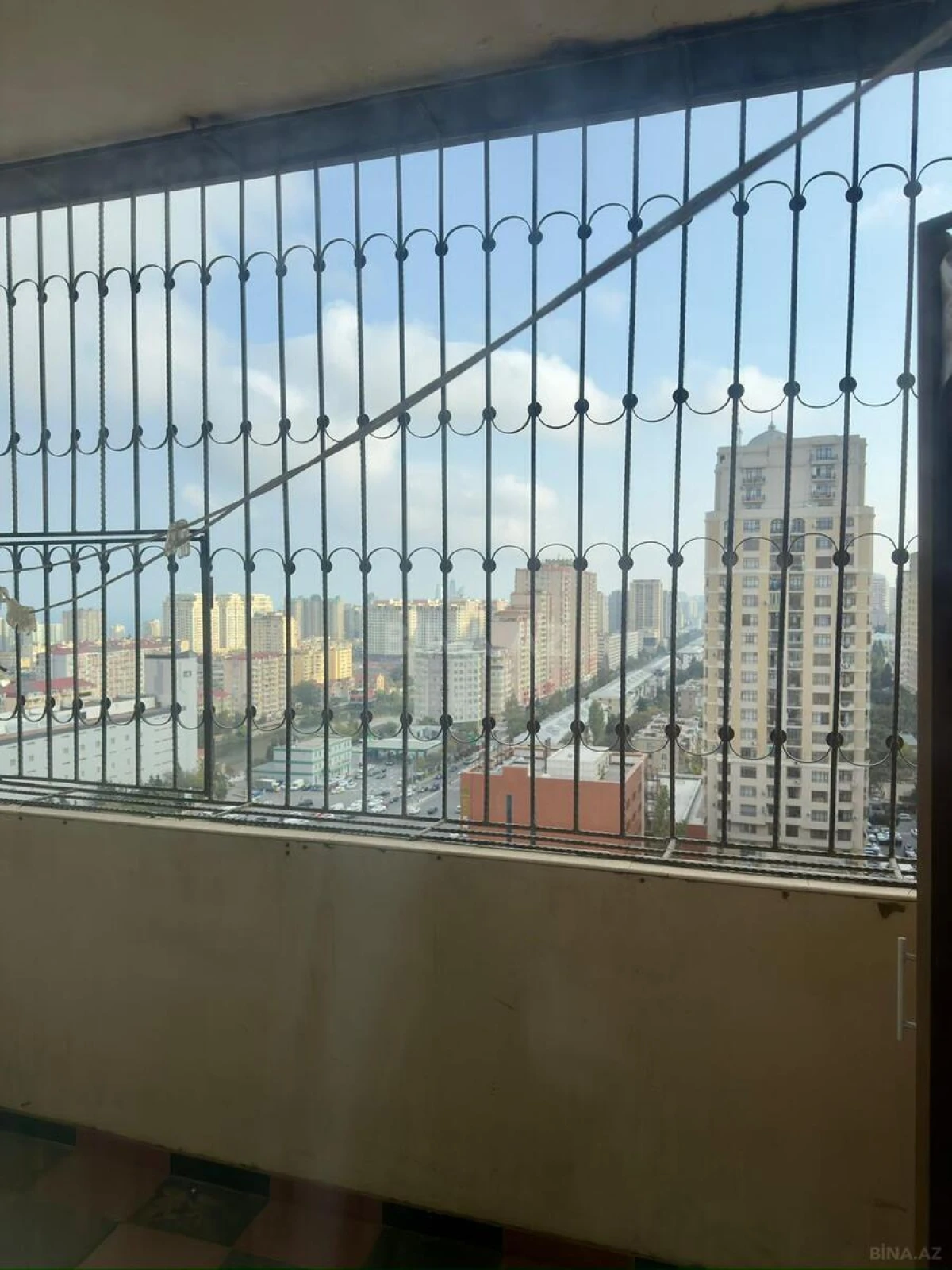 Satılır 3 otaqlı mənzil 140 m²
