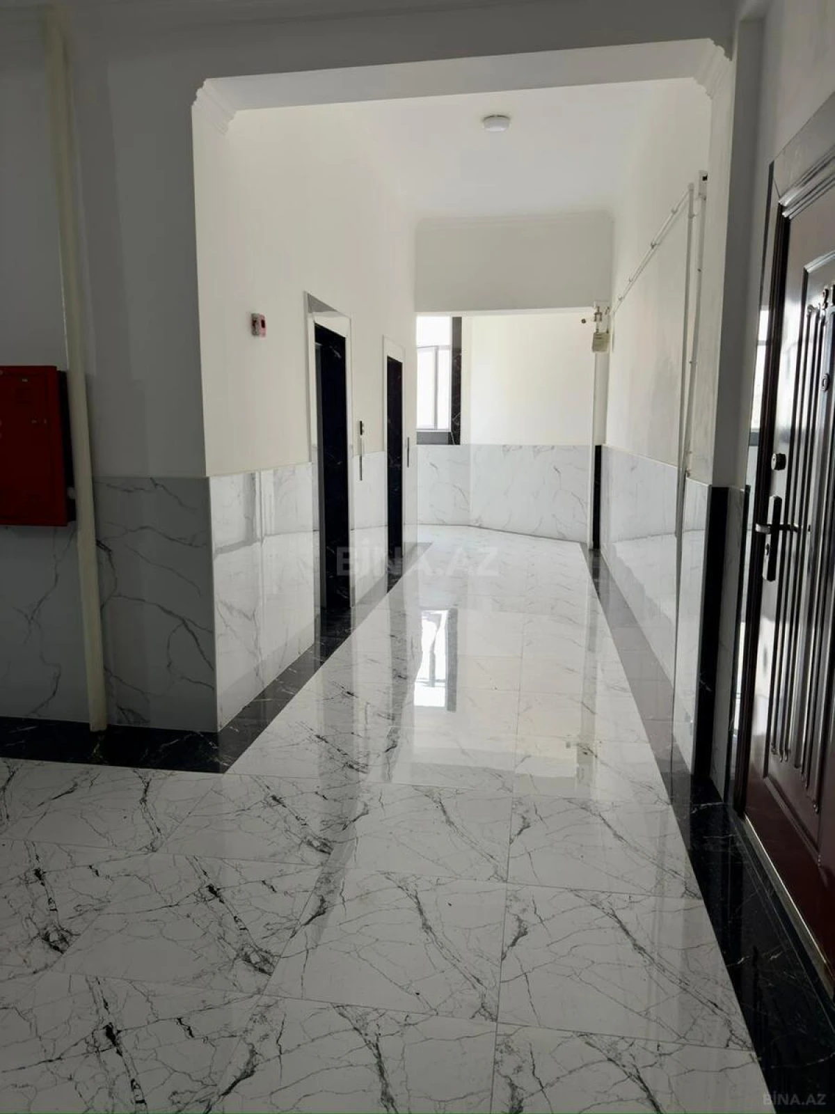 Satılır 3 otaqlı mənzil 140 m²
