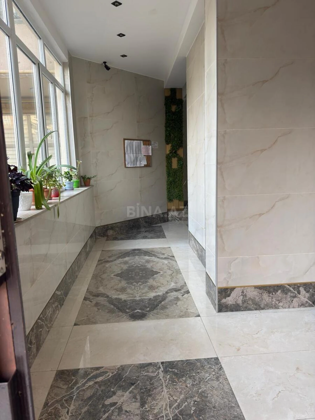 Satılır 3 otaqlı mənzil 140 m²