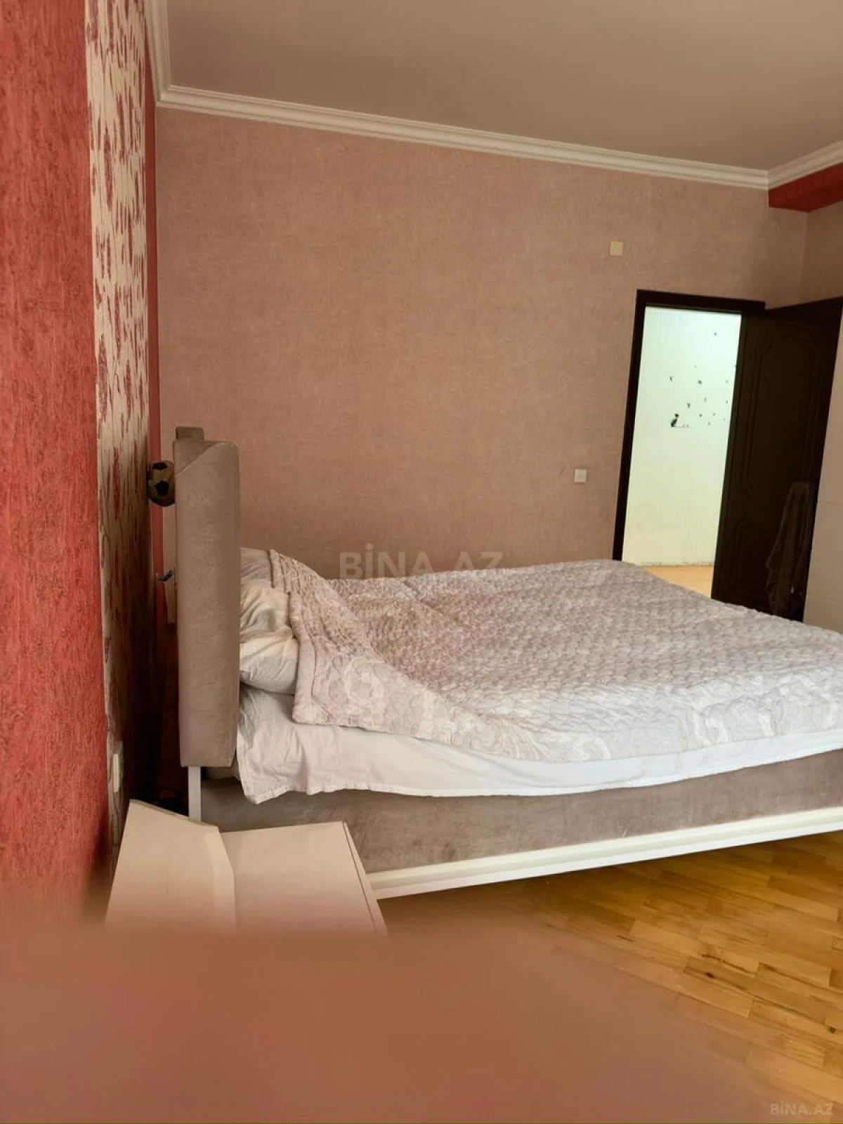 Satılır 3 otaqlı mənzil 140 m²