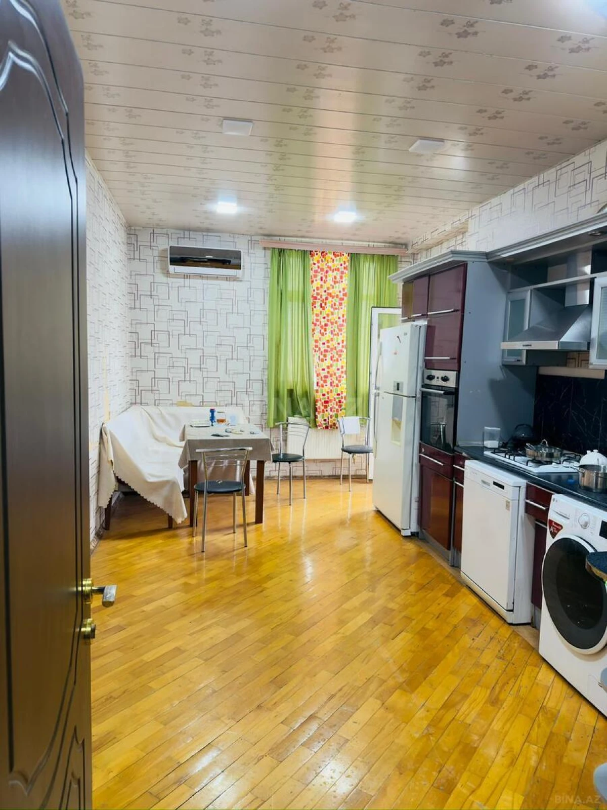 Satılır 3 otaqlı mənzil 140 m²