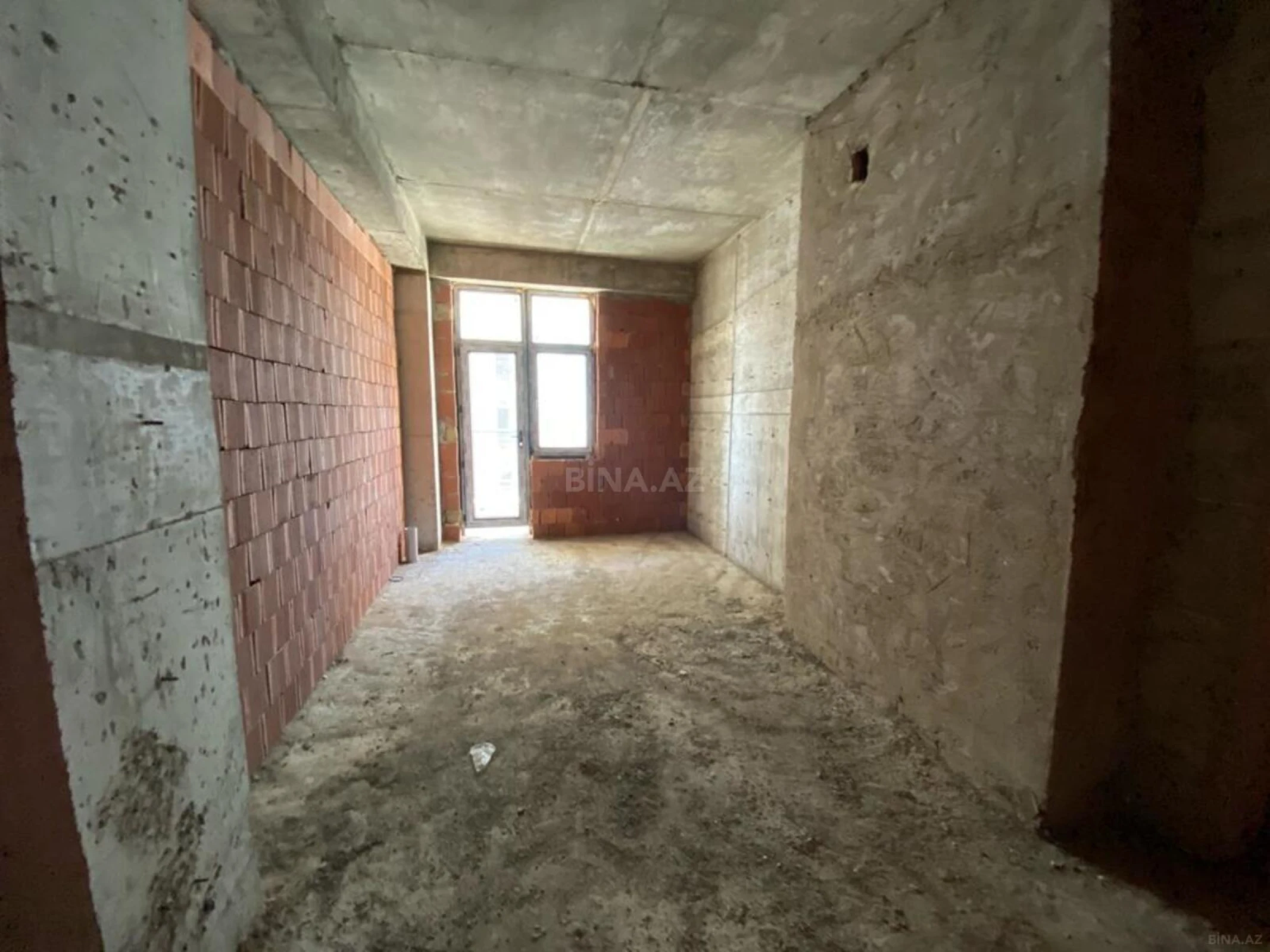 Satılır 3 otaqlı mənzil 156 m²